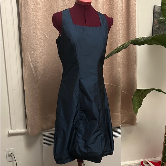 Elegant Navy Blue iridescent Sleeveless Dress - Picture 3 of 4